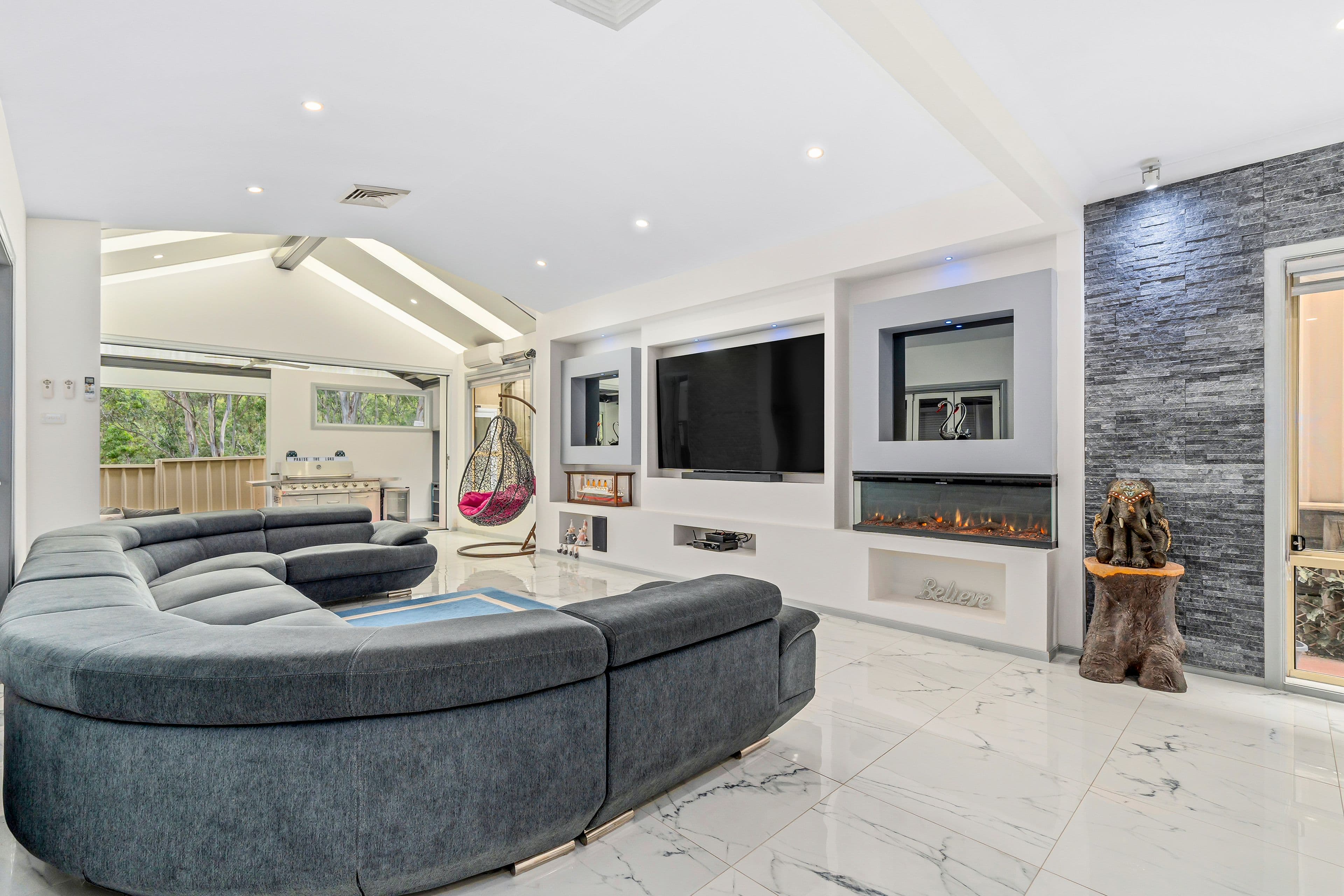 16 Ferraro Crescent, West Hoxton NSW 2171, West Hoxton - Thumbnail 2