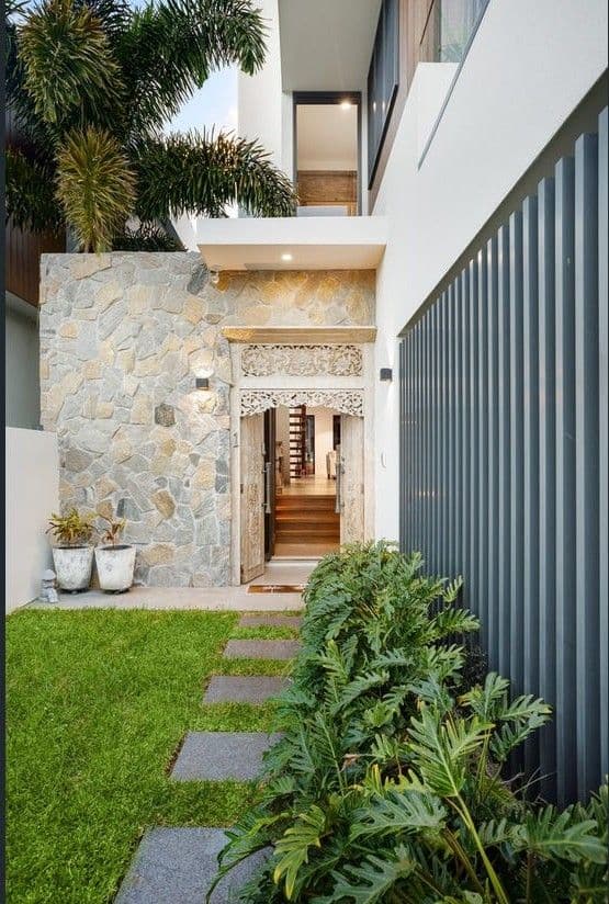 28 Evandale Crescent, Miami QLD 4220, Miami - Thumbnail 4