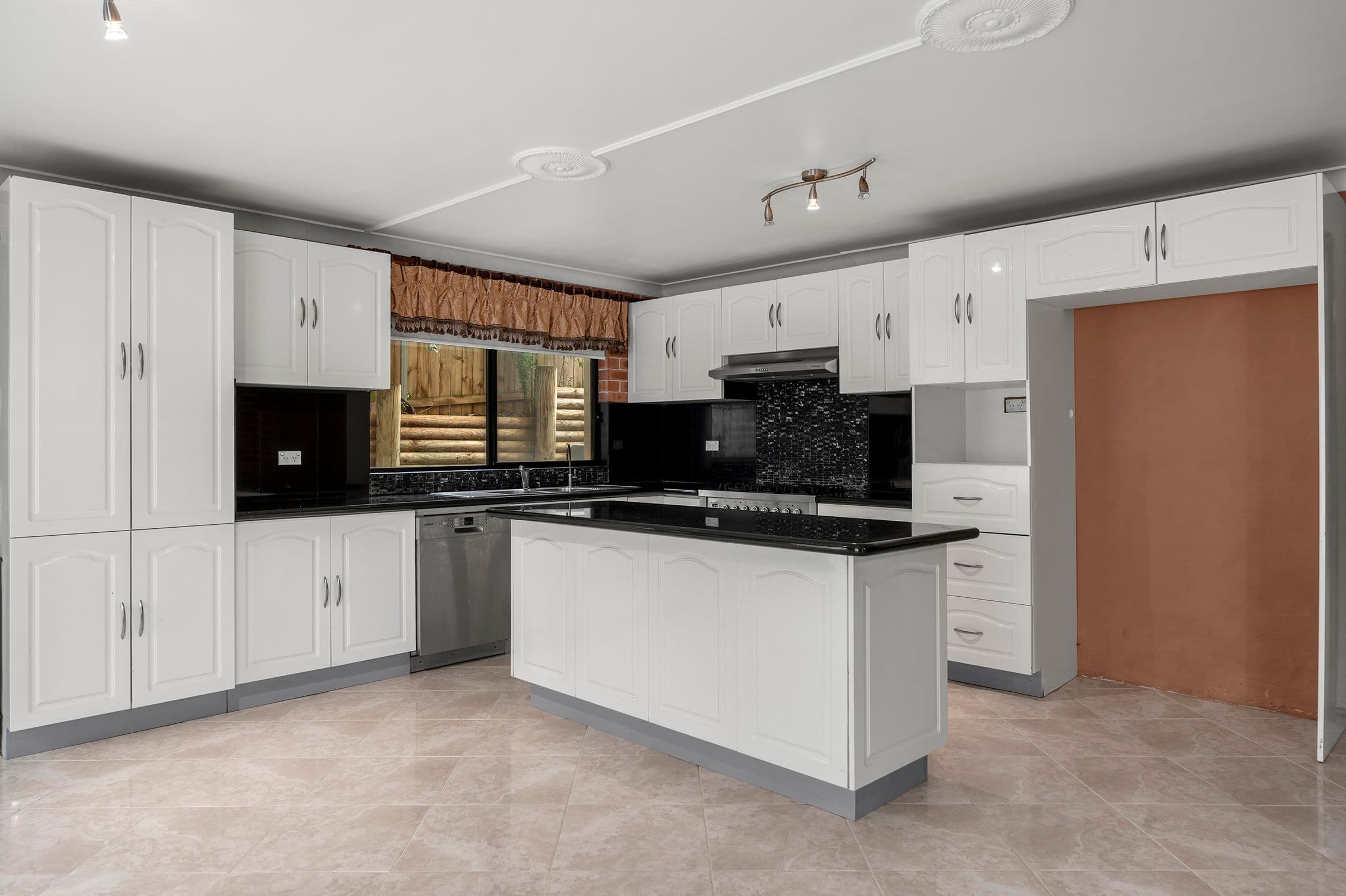 8 Christopher Street, Baulkham Hills NSW 2153, Baulkham Hills - Thumbnail 3