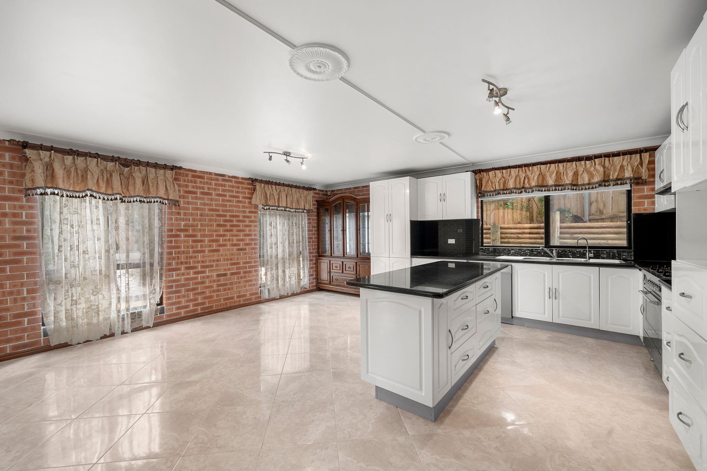8 Christopher Street, Baulkham Hills NSW 2153, Baulkham Hills - Thumbnail 4
