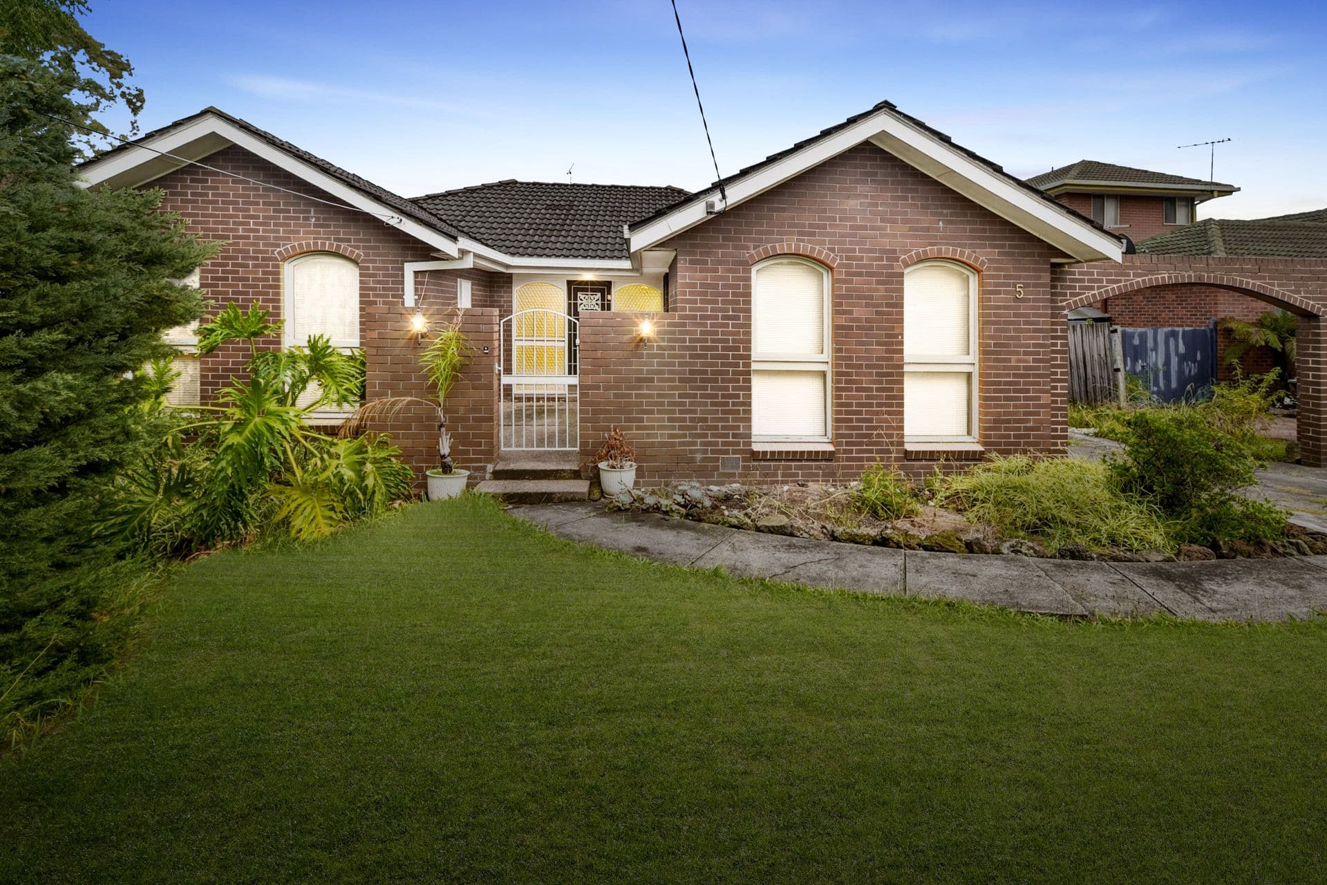 5 Swift Drive, Glen Waverley VIC 3150, Glen Waverley - Thumbnail 2