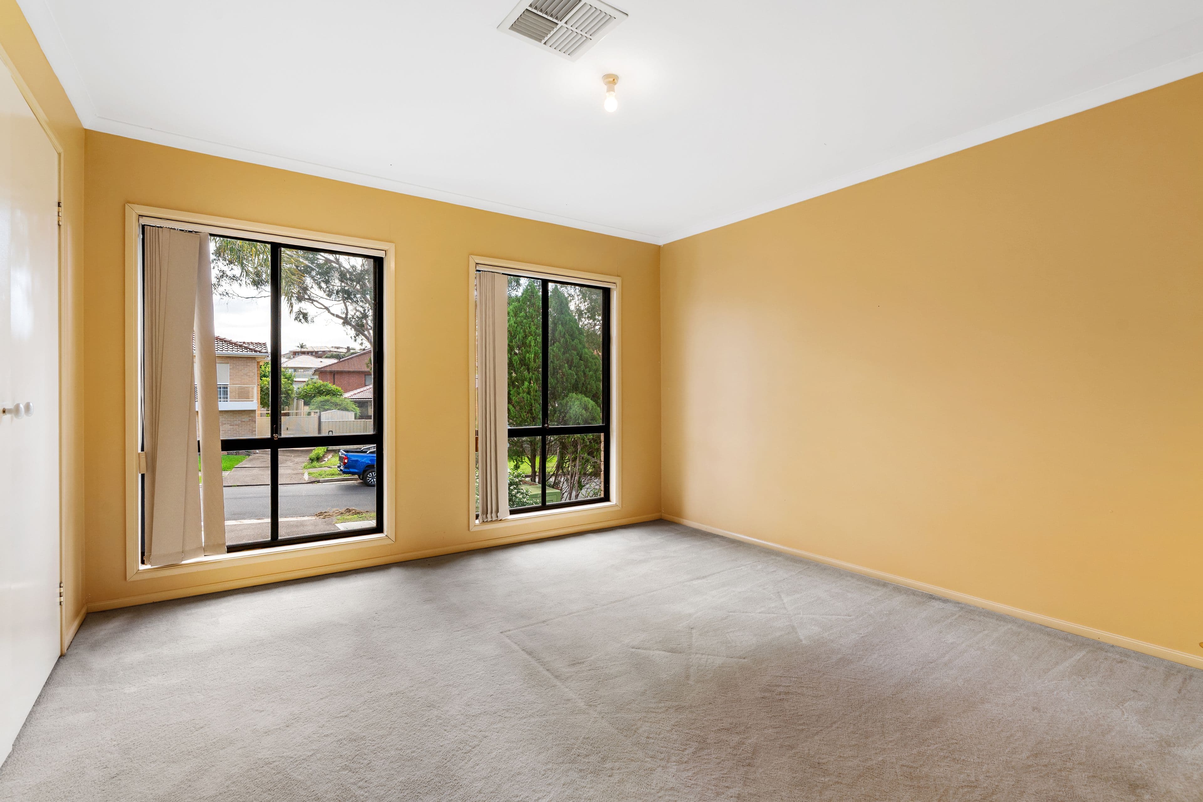 2 Saltbush Place, Bossley Park NSW 2176, Bossley Park - Thumbnail 3