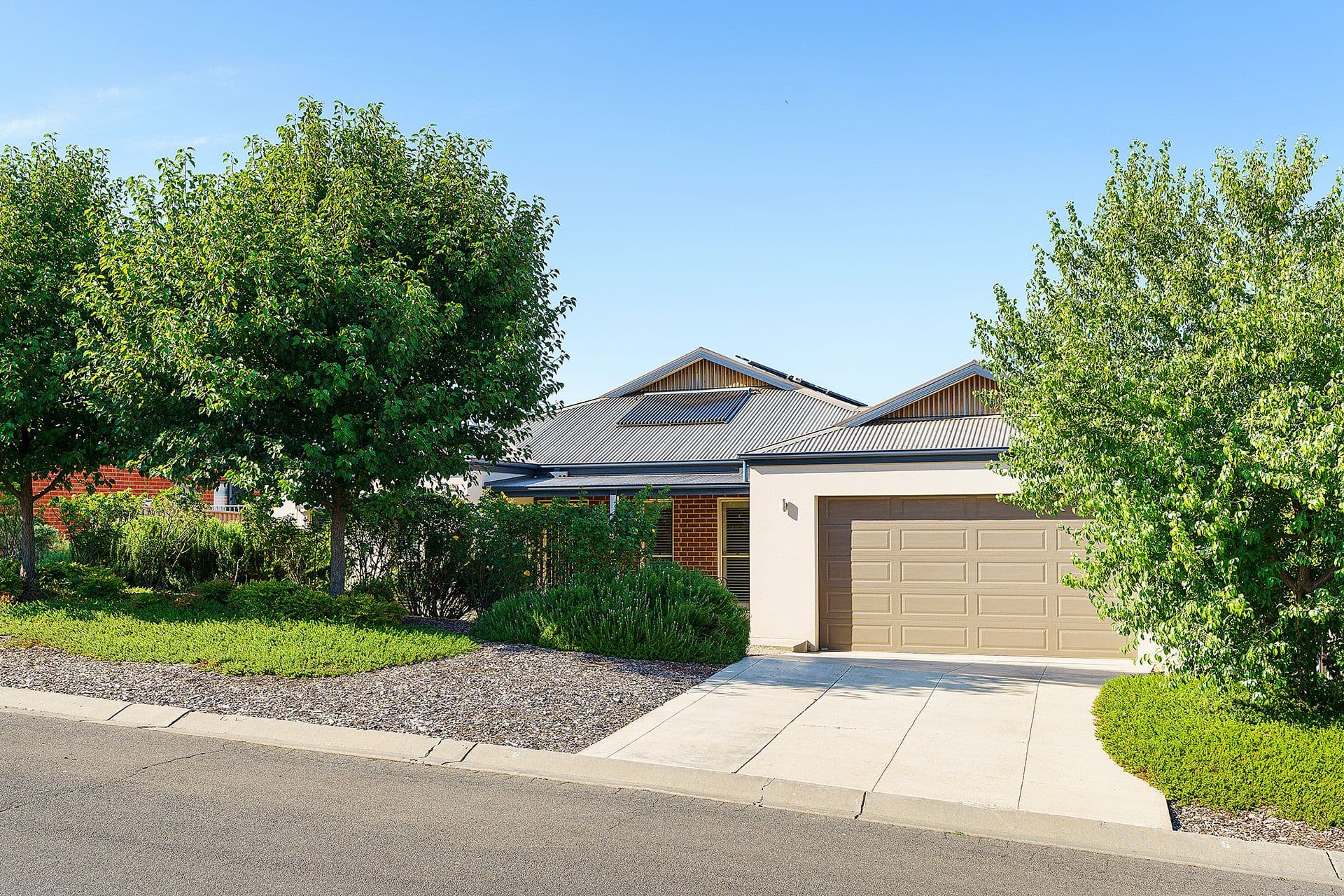 6 Phyllis Crescent, McKenzie Hill - Thumbnail 2