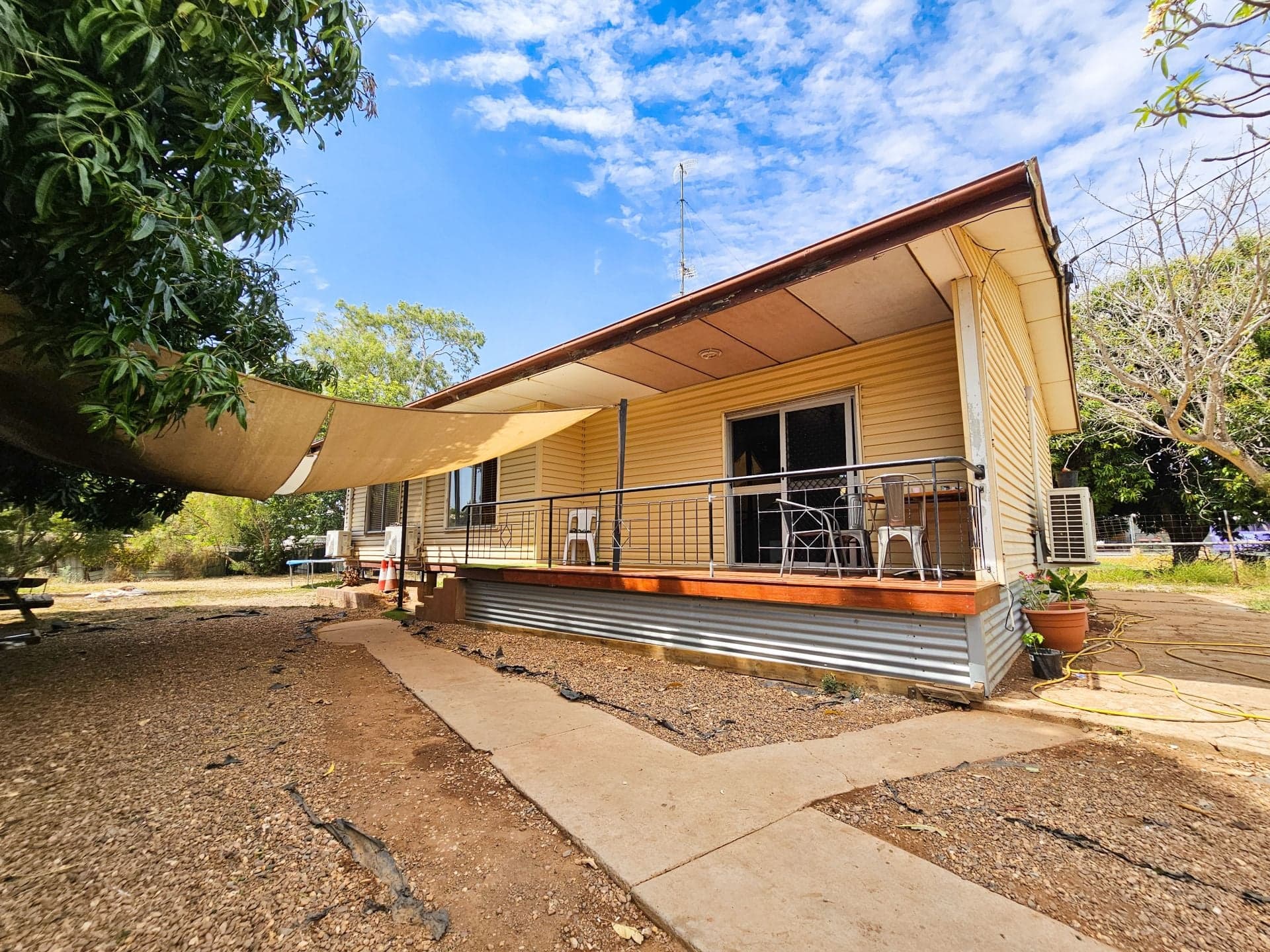 1 Finschafen Street, Mount Isa City - Thumbnail 2