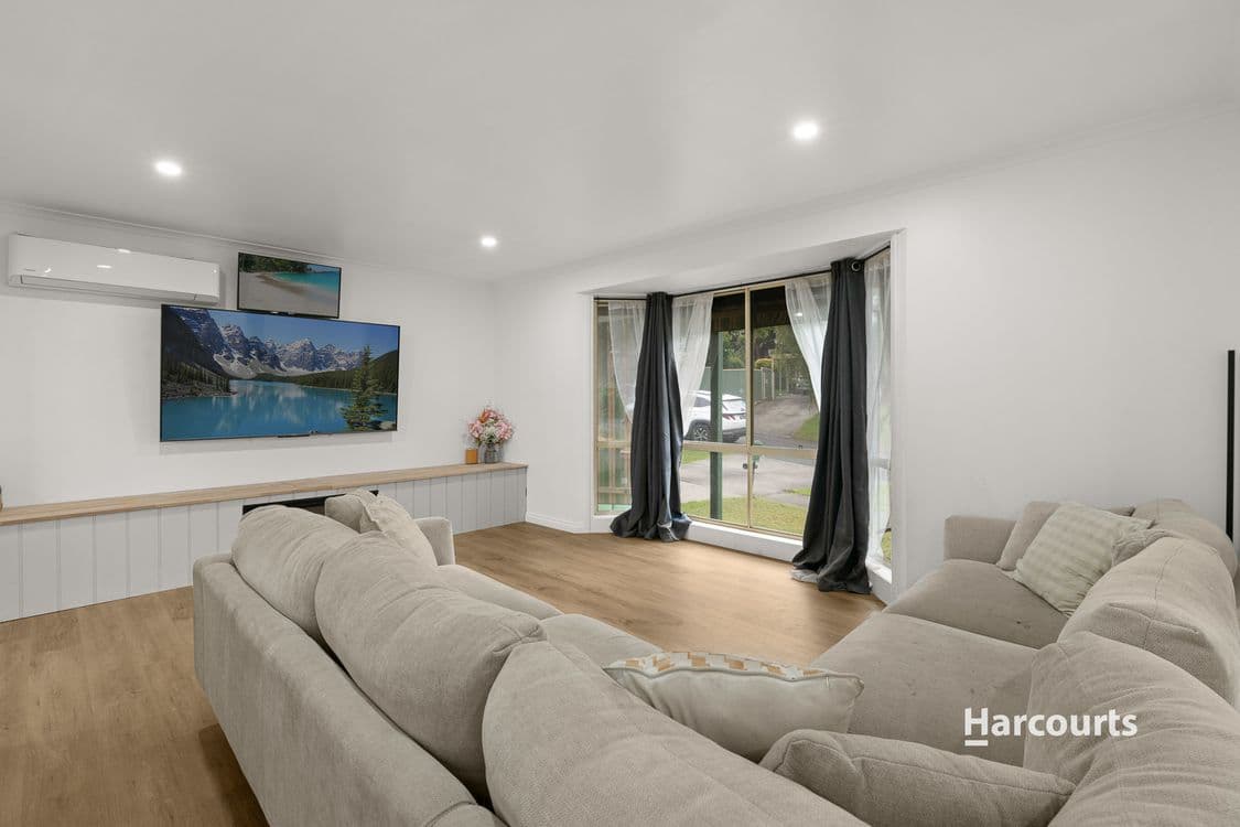 6 Paramount Way, Pakenham, VIC 3810, Pakenham - Thumbnail 2
