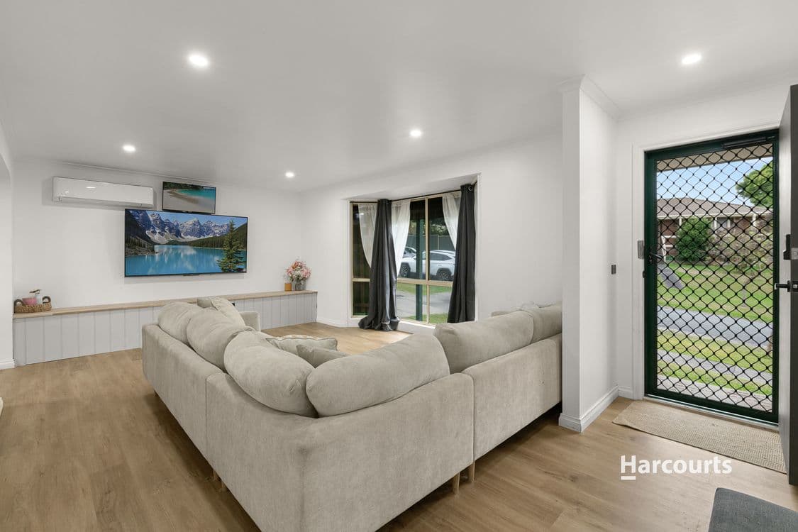 6 Paramount Way, Pakenham, VIC 3810, Pakenham - Thumbnail 3