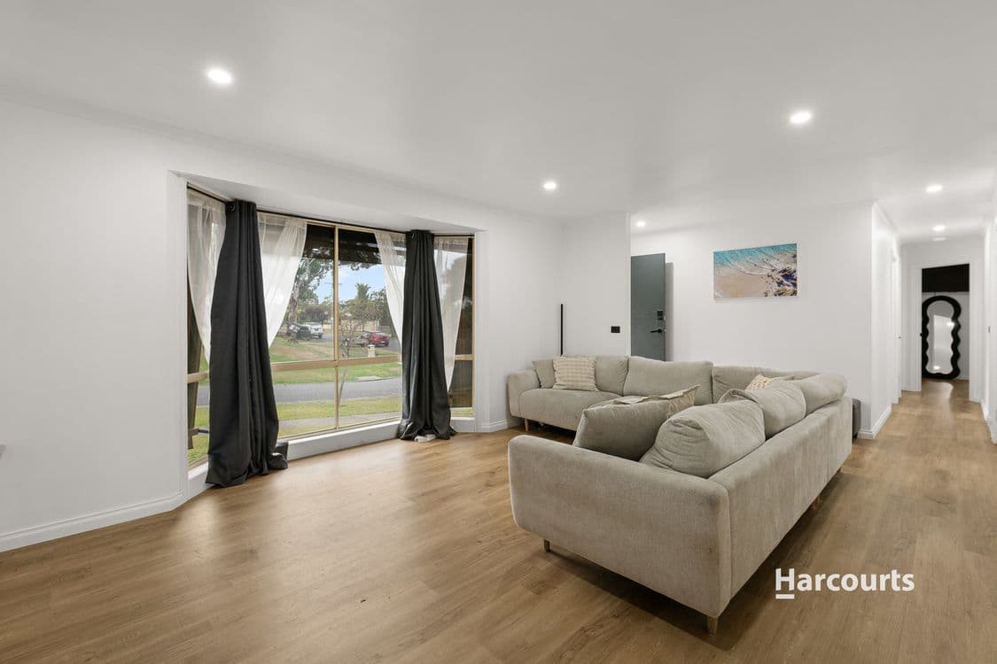 6 Paramount Way, Pakenham, VIC 3810, Pakenham - Thumbnail 4