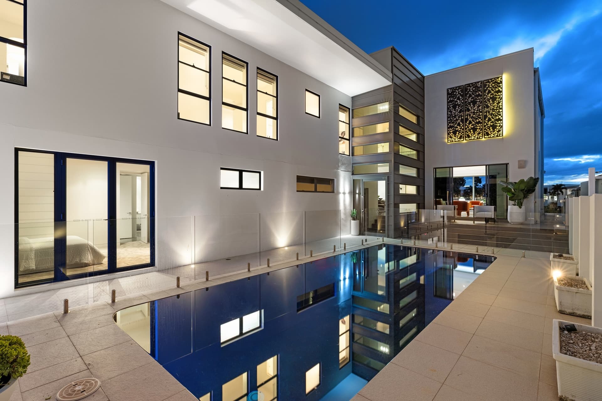 30 Sophie Avenue, Broadbeach Waters, QLD, 4218, Broadbeach Waters - Thumbnail 2