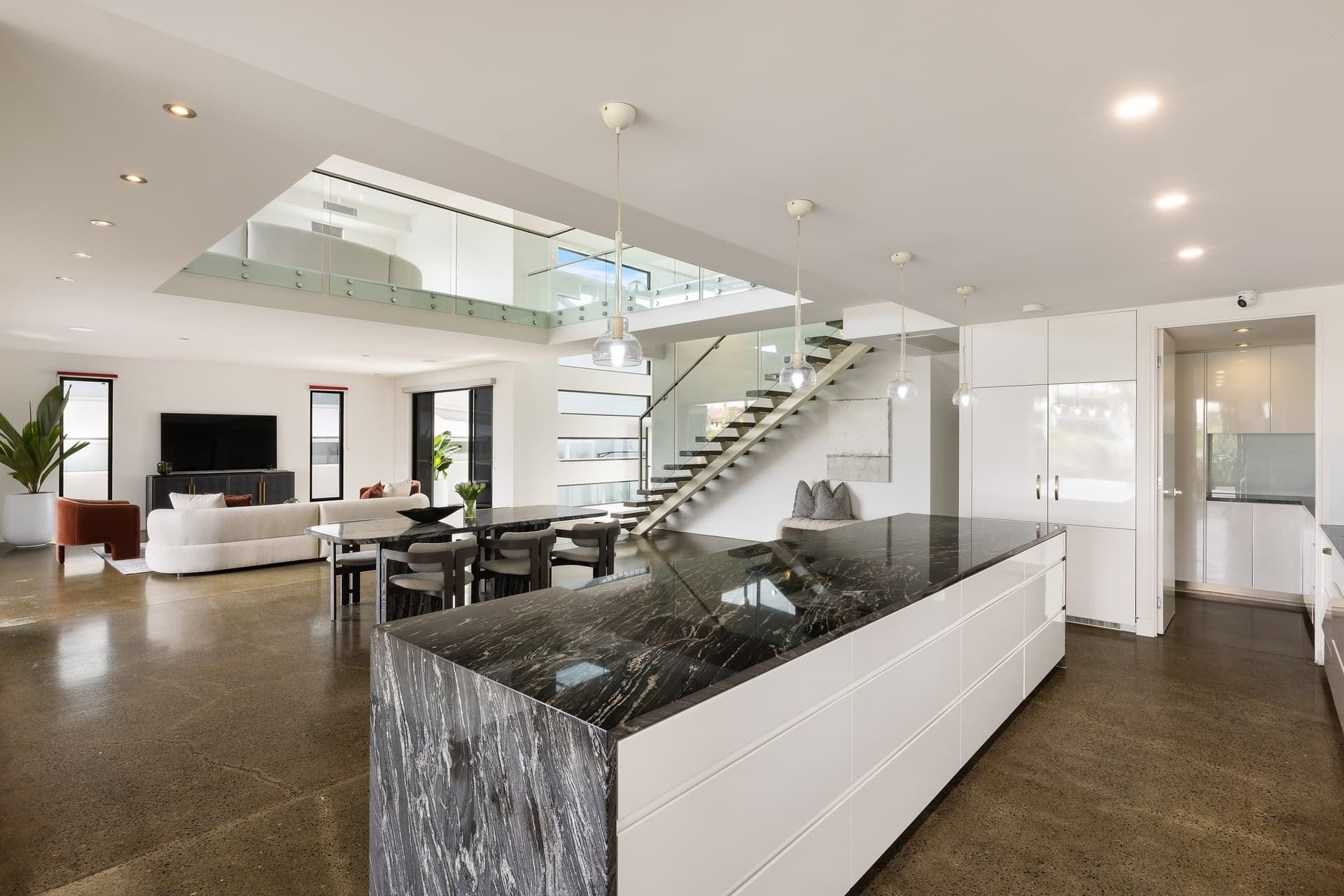 30 Sophie Avenue, Broadbeach Waters, QLD, 4218, Broadbeach Waters - Thumbnail 5