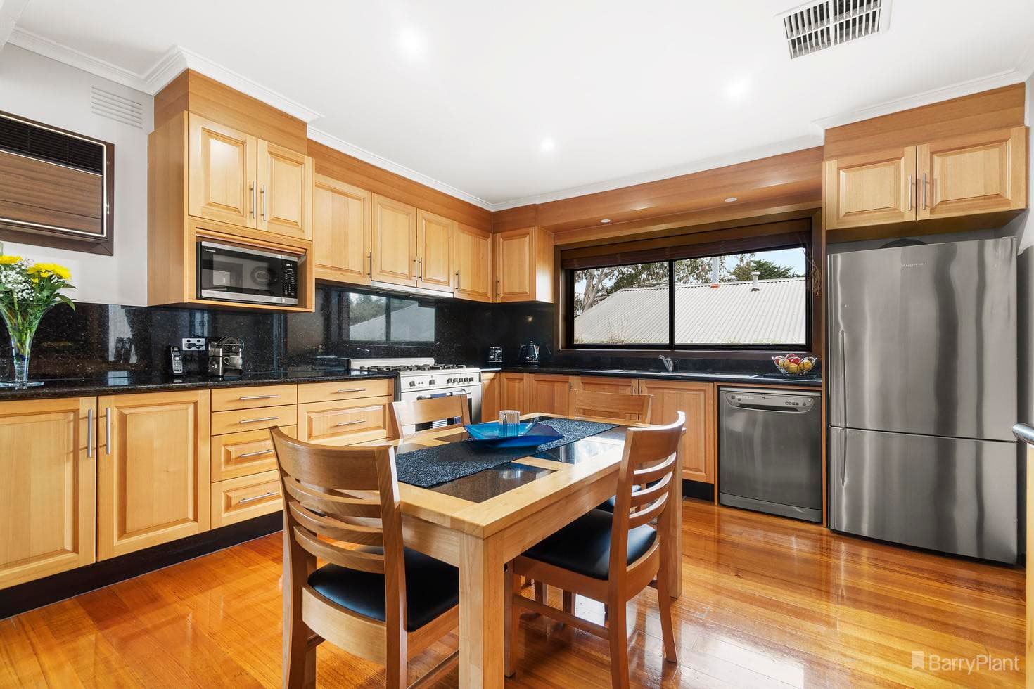 76 Meyrick Crescent, Viewbank, VIC 3084, Viewbank - Thumbnail 3