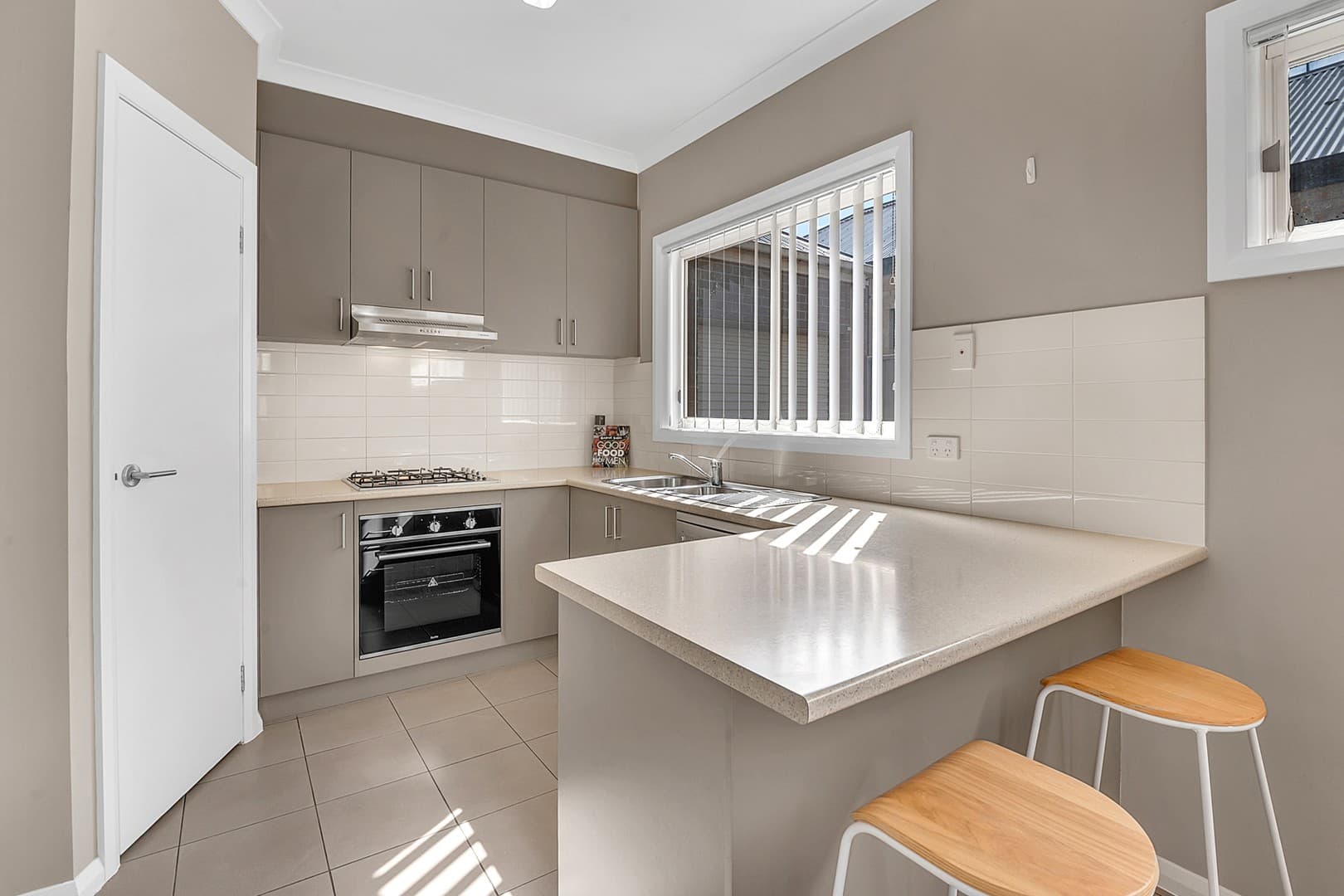 15 Jirrahlinga Terrace, Craigieburn, VIC 3064, Craigieburn - Thumbnail 2