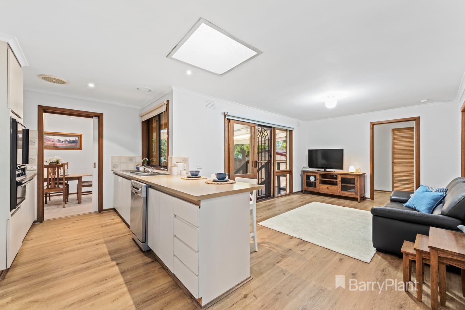 39 Ashcombe Drive, Ringwood, VIC 3134, Ringwood - Thumbnail 2