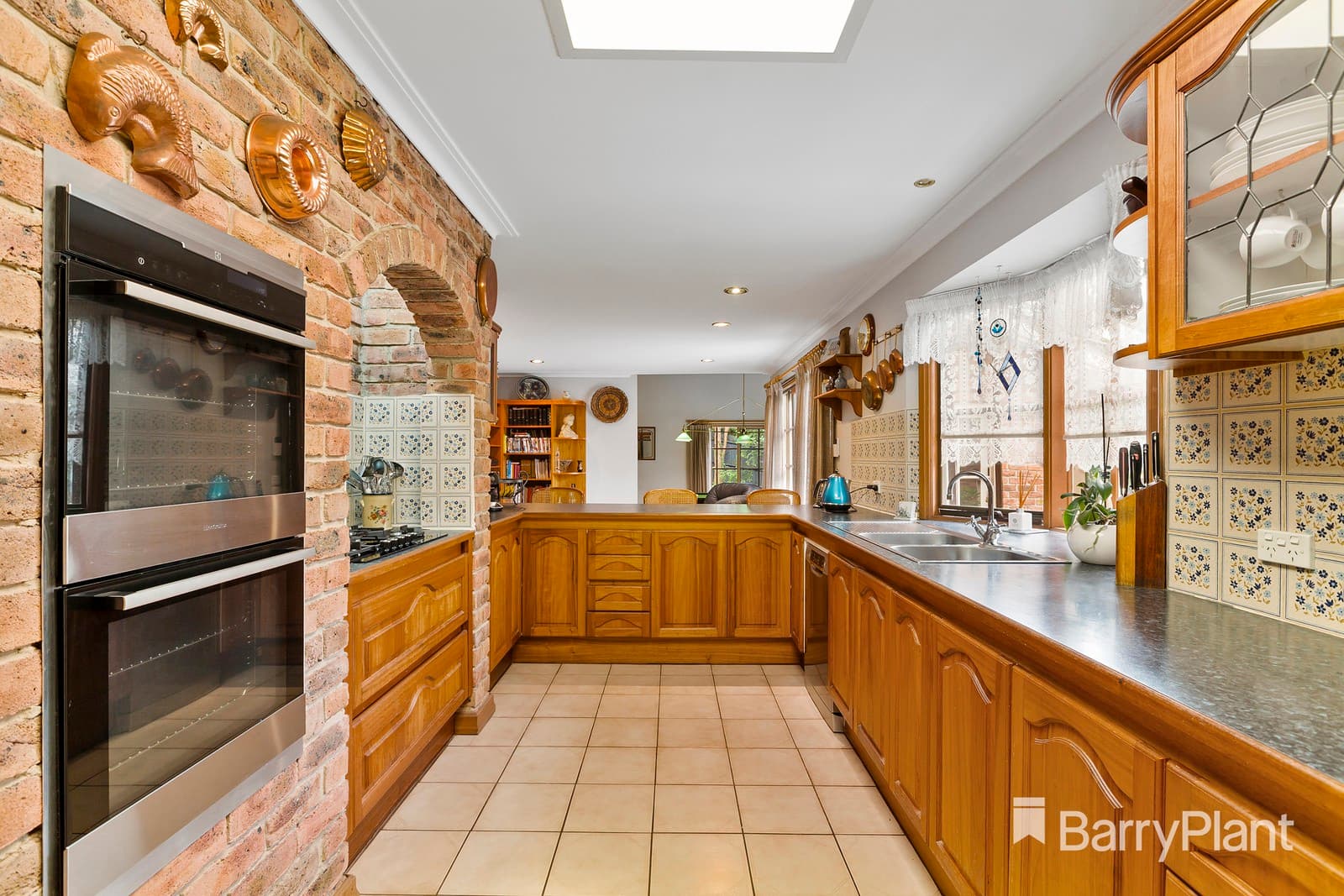 5 Strickland Drive, Wheelers Hill, VIC 3150, Wheelers Hill - Thumbnail 4