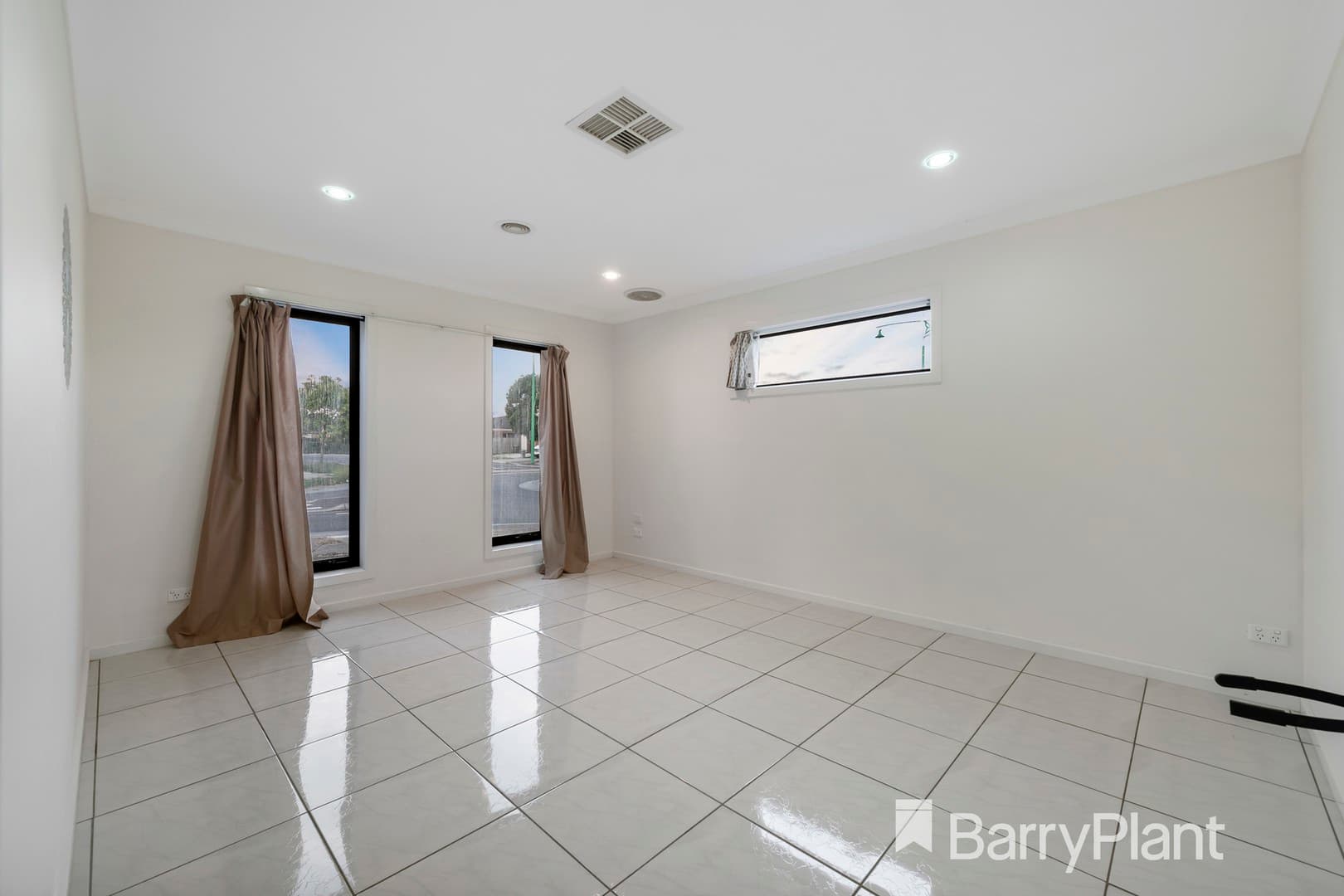 27 Evadene Drive, Tarneit, VIC 3029, Tarneit - Thumbnail 2