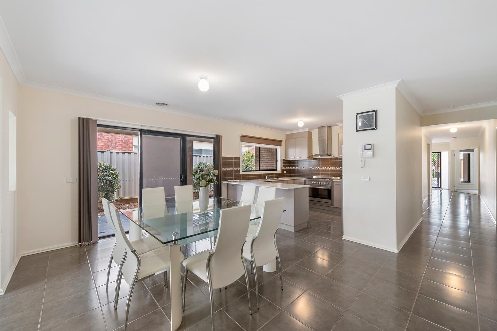 8 Ridgegreen View, Caroline Springs, VIC 3023, Caroline Springs - Thumbnail 4