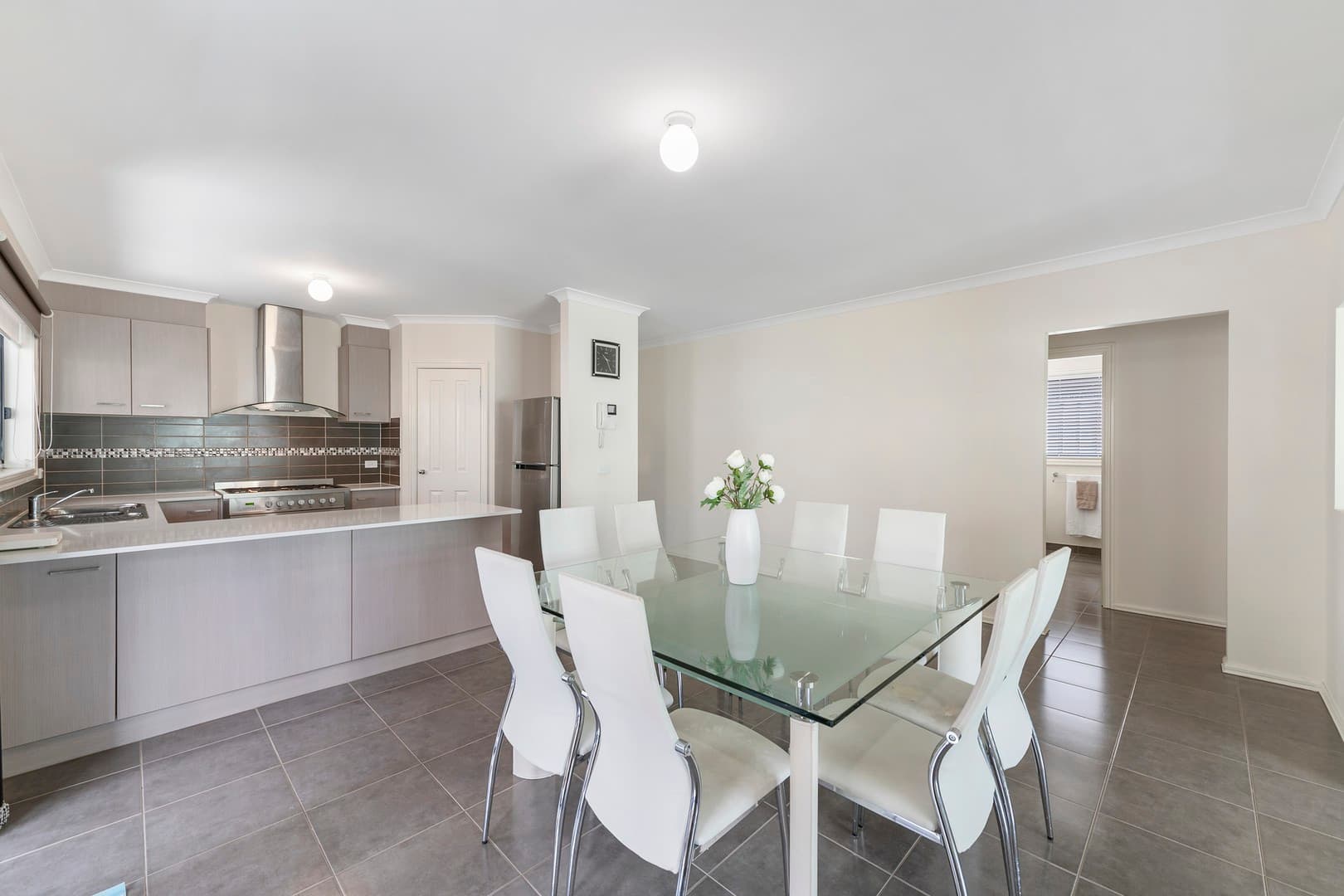 8 Ridgegreen View, Caroline Springs, VIC 3023, Caroline Springs - Thumbnail 5