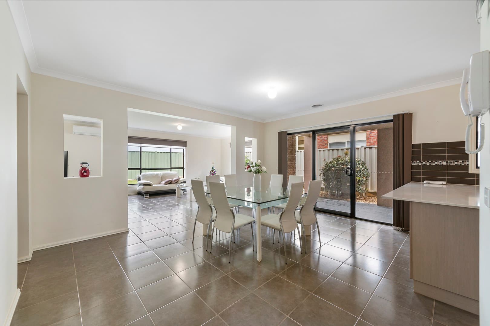 8 Ridgegreen View, Caroline Springs, VIC 3023, Caroline Springs - Thumbnail 6