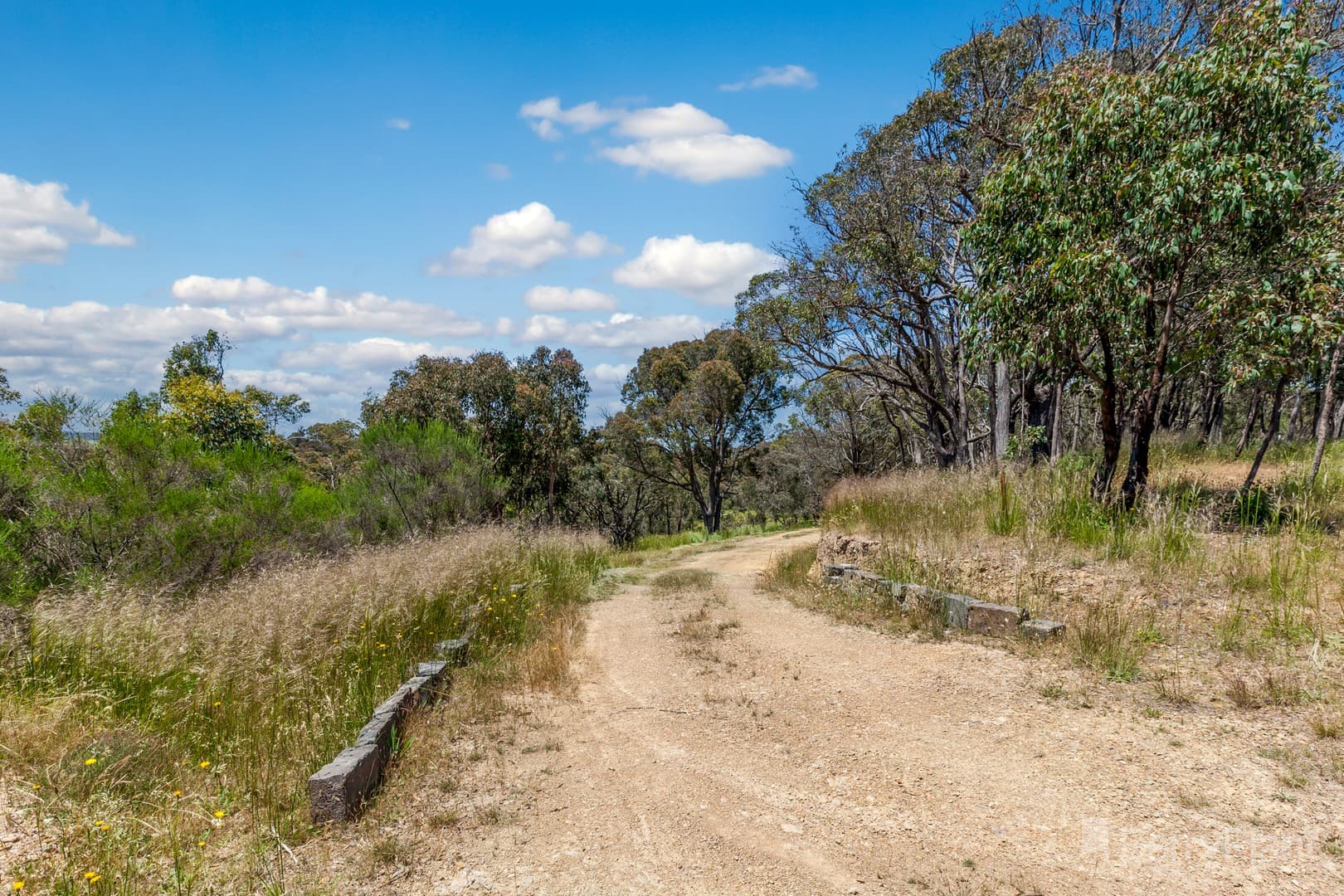 7 Sir Leo Curtis Drive, Wandong, VIC 3758, Wandong - Thumbnail 3