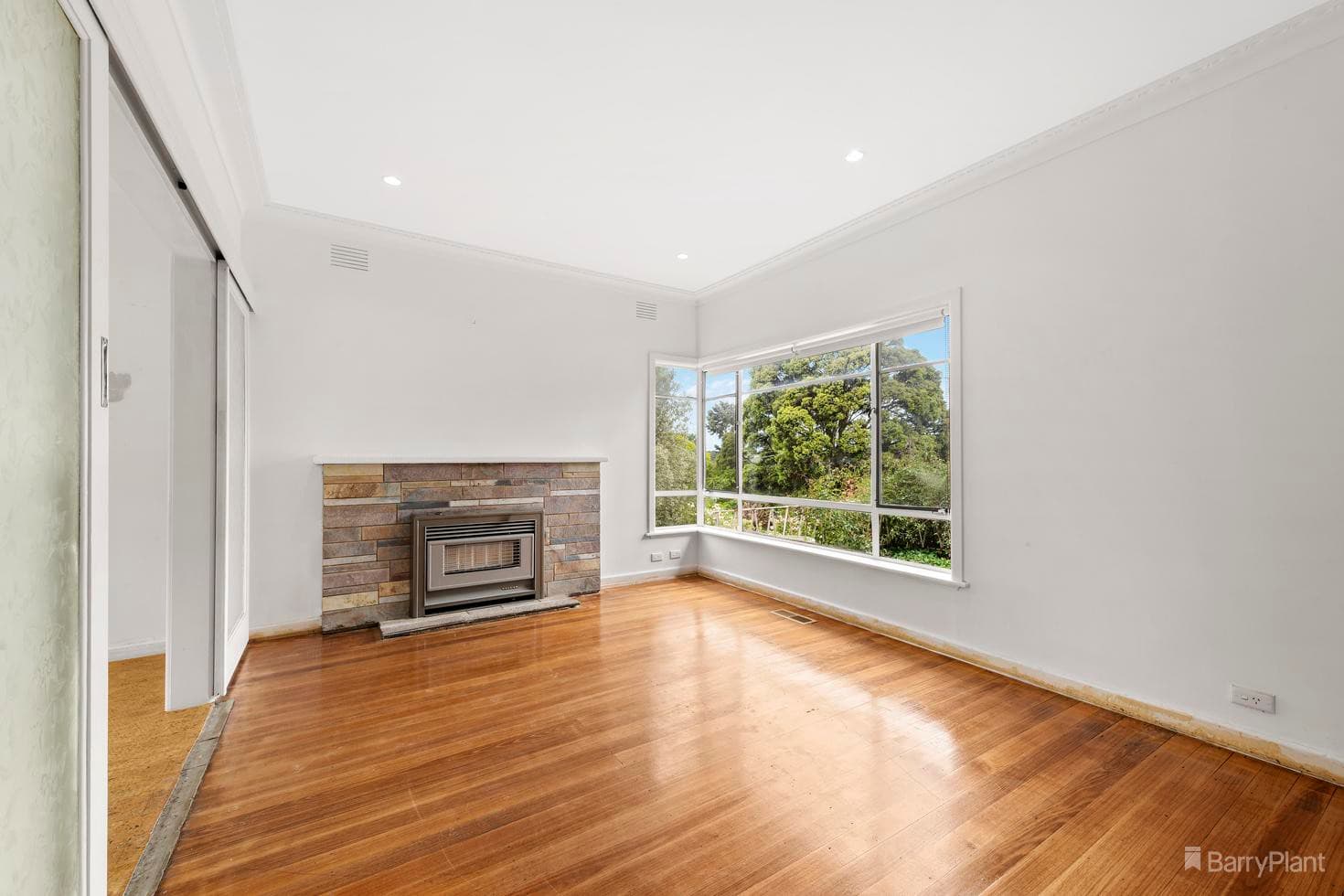 27 Highview Drive, Doncaster, VIC 3108, Doncaster - Thumbnail 2