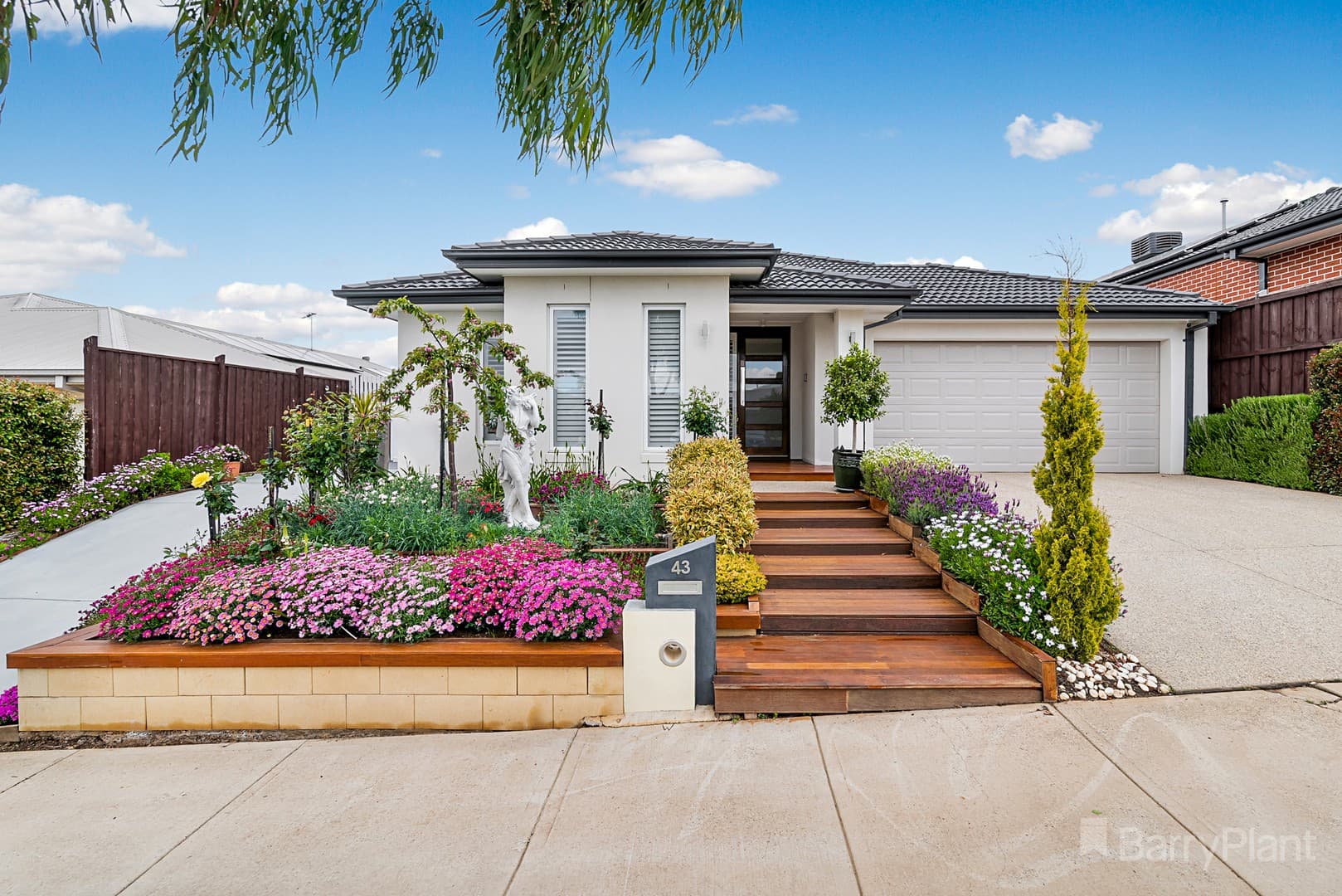43 Angelas WaySunbury, VIC 3429, Sunbury - Thumbnail 2