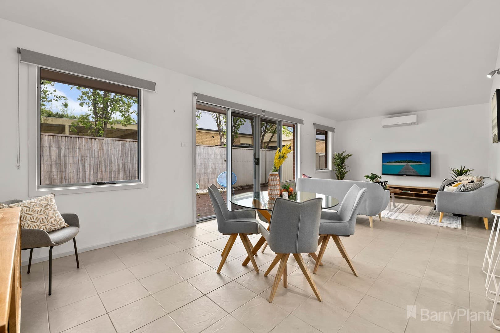 25 Macquarie CircuitPakenham, VIC 3810, Pakenham - Thumbnail 4