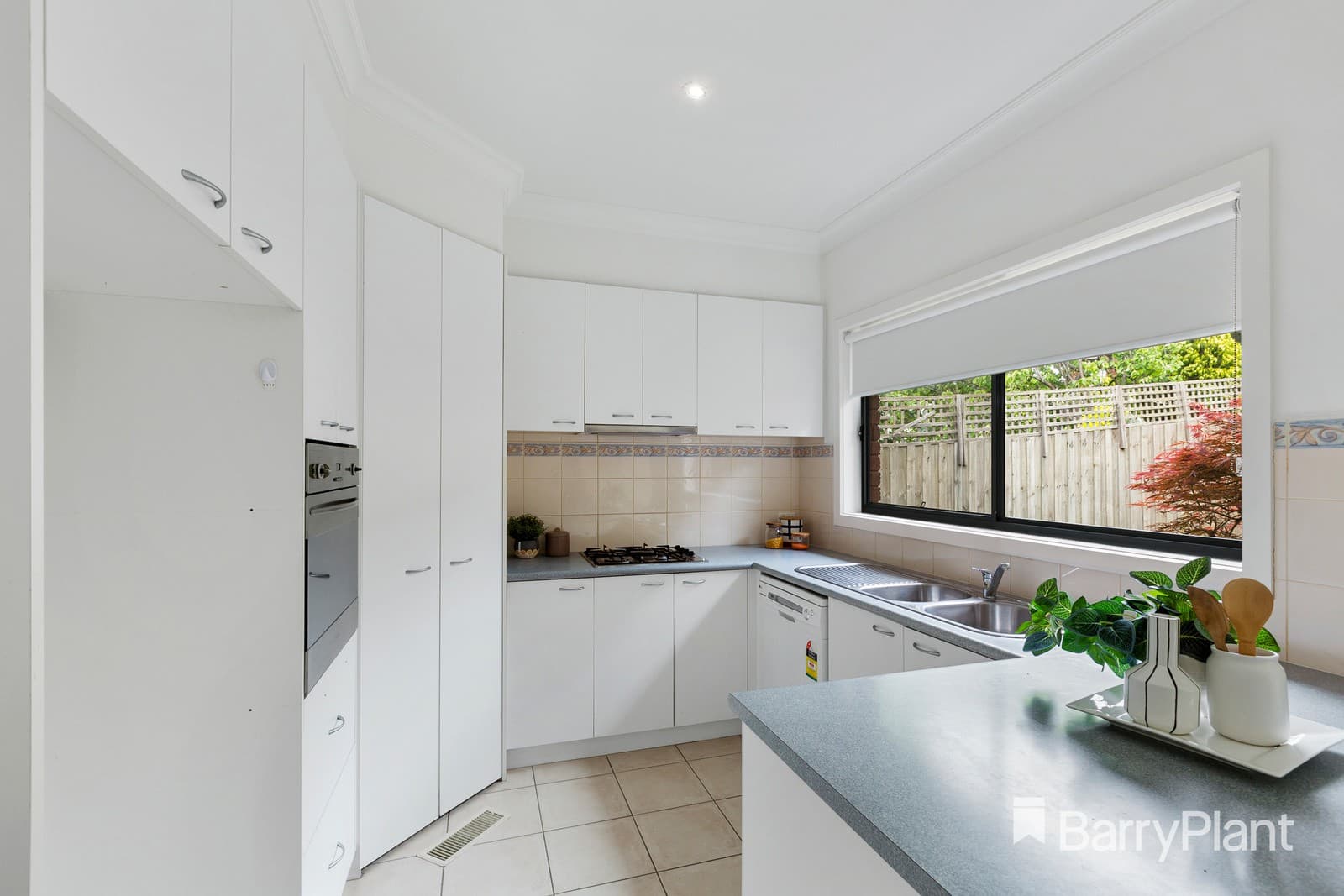 2/14 Eastleigh DriveGlen Waverley, VIC 3150, Glen Waverley - Thumbnail 3