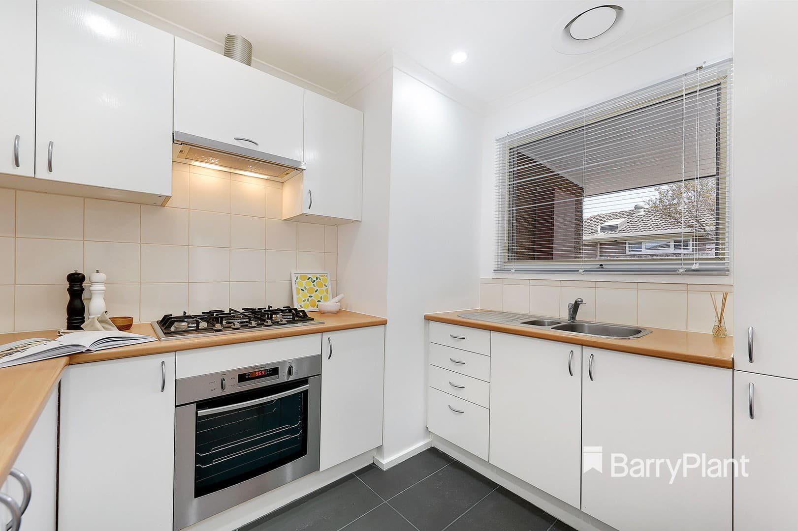 7/9 Royal AvenueEssendon North, VIC 3041, Essendon North - Thumbnail 3