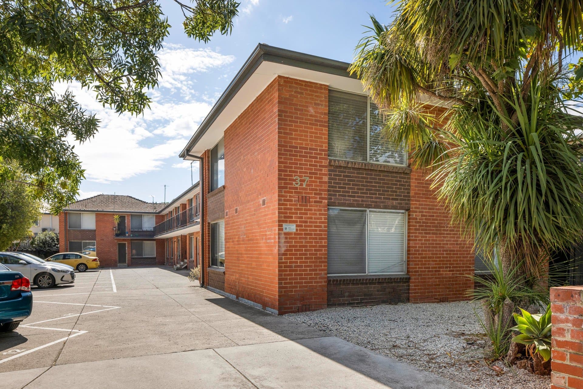 2/37 Grange Road, Fairfield, Fairfield - Image 1