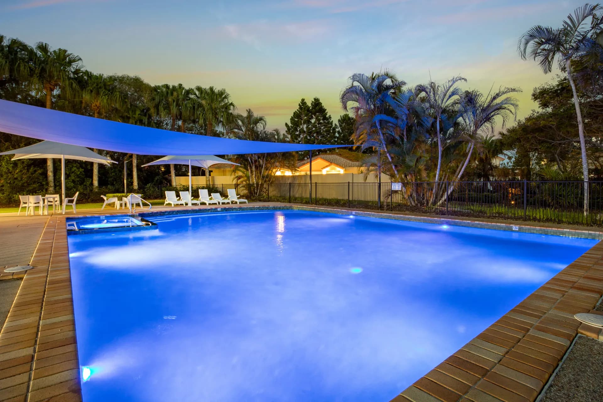 8401 Magnolia Drive East, Hope Island - Thumbnail 4