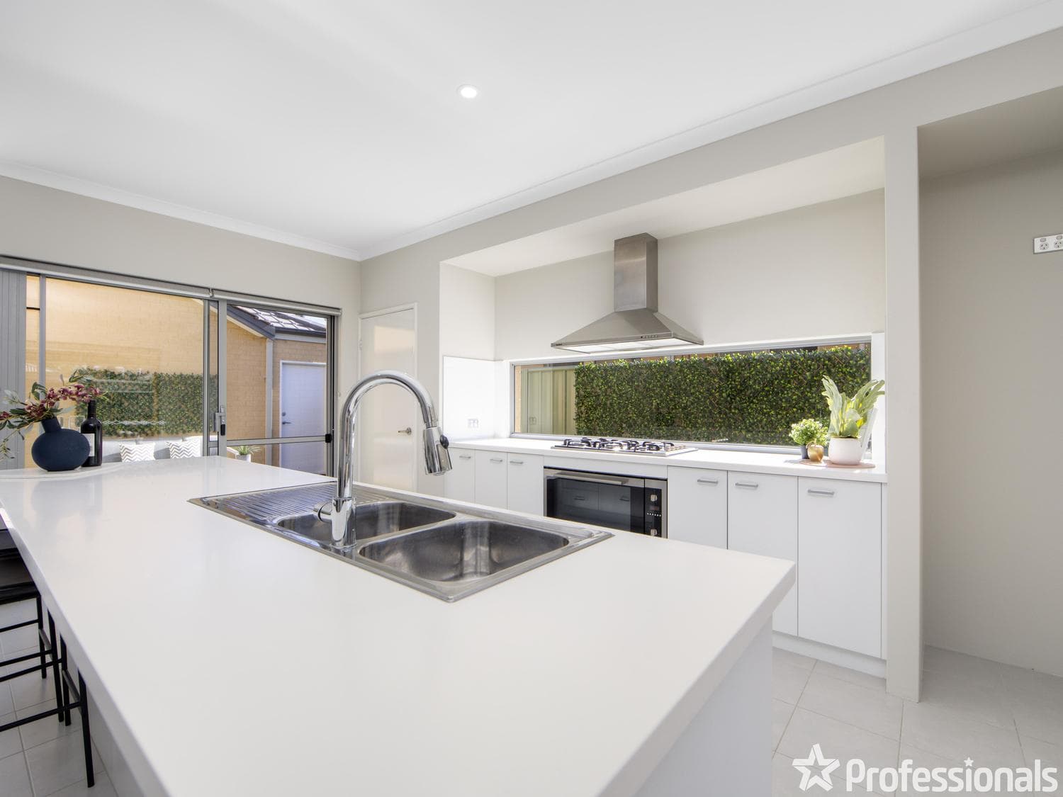 15 Monarch Way, Wattle Grove WA 6107, Wattle Grove - Image 1