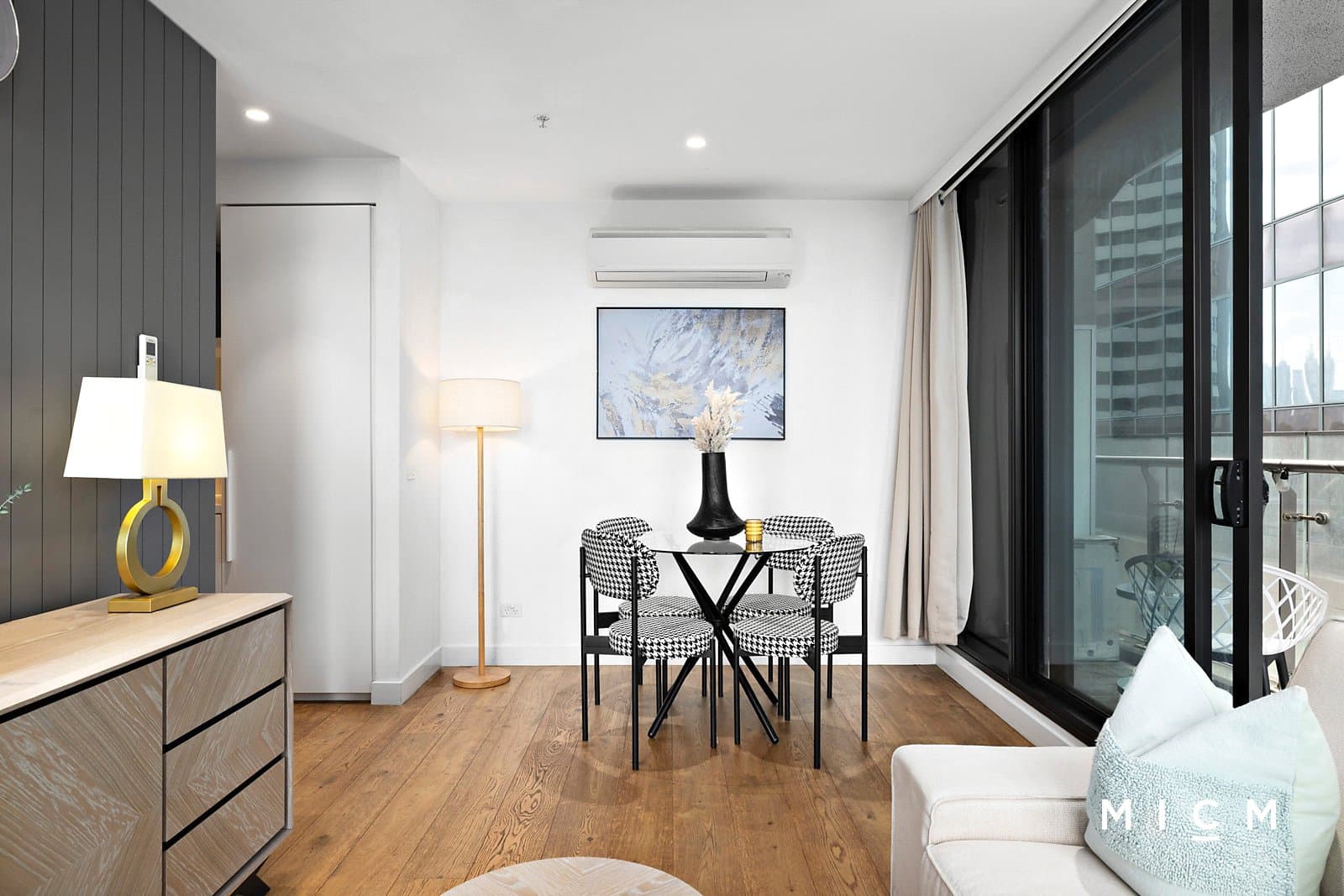 711/35 Albert Road, Melbourne - Thumbnail 2