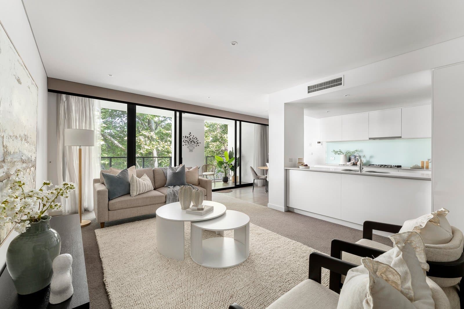 102/53 Chaucer Crescent, Canterbury - Thumbnail 2