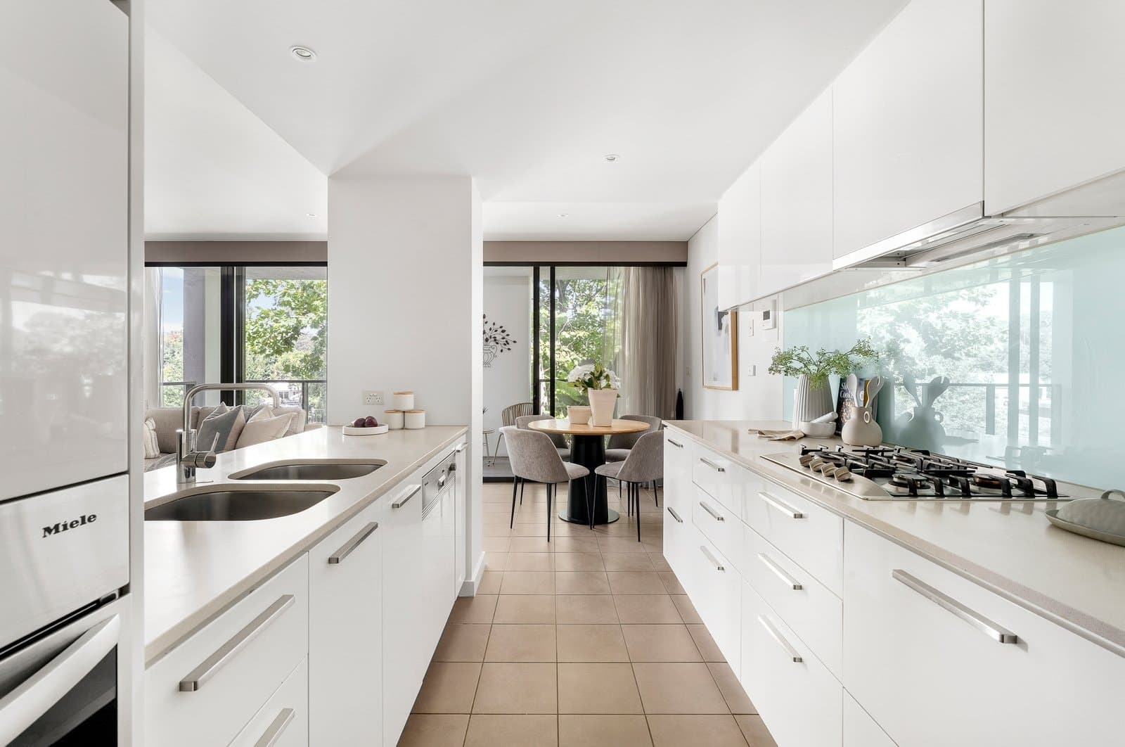 102/53 Chaucer Crescent, Canterbury - Thumbnail 3