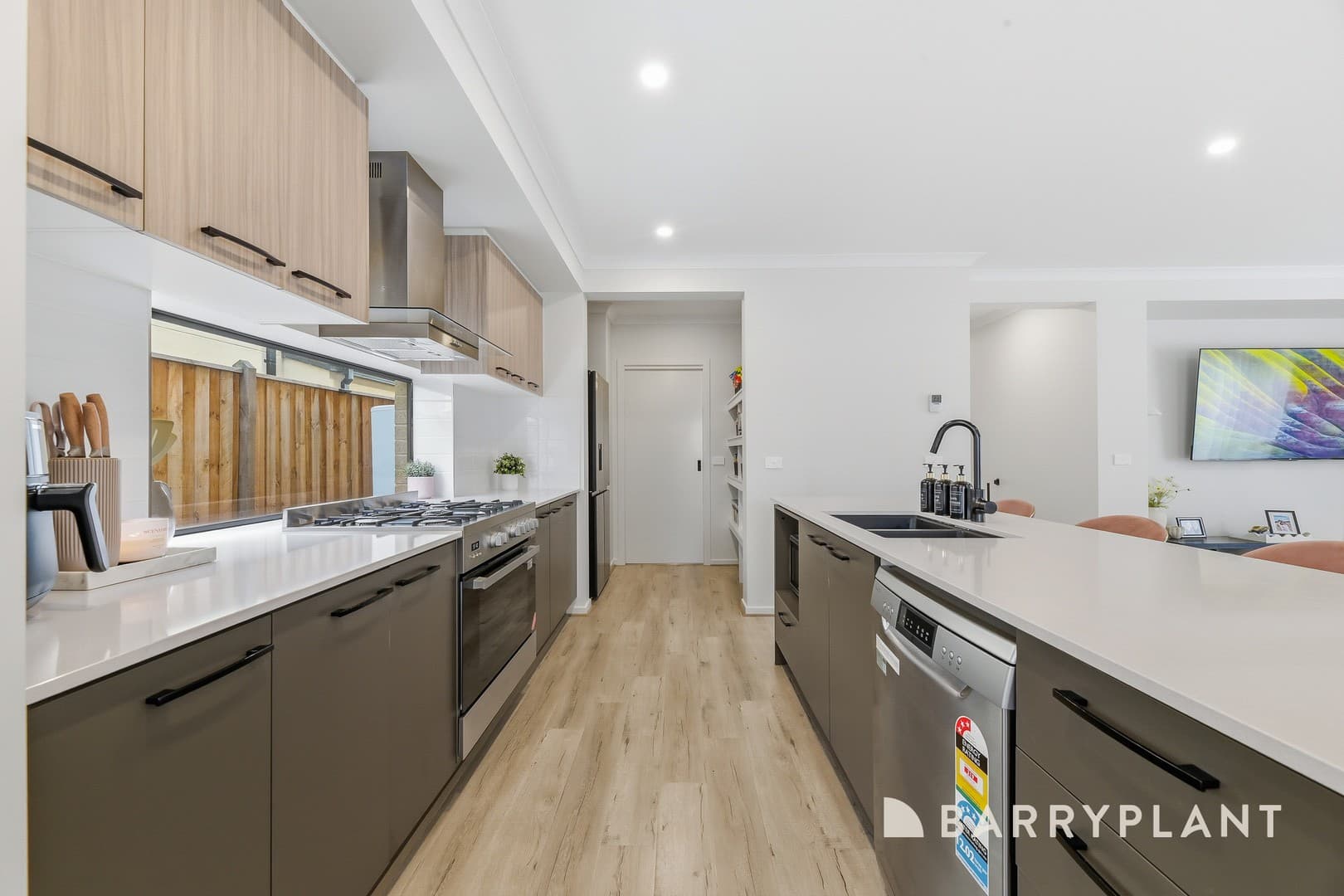 28 Chittagong Drive, Clyde North, VIC 3978, Clyde North - Thumbnail 4