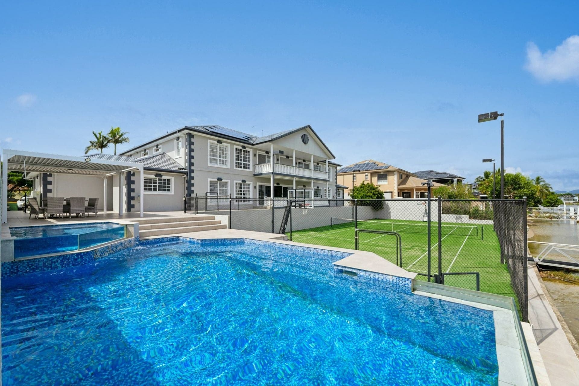 29-31 Cessnock Close, Mermaid Waters - Thumbnail 2