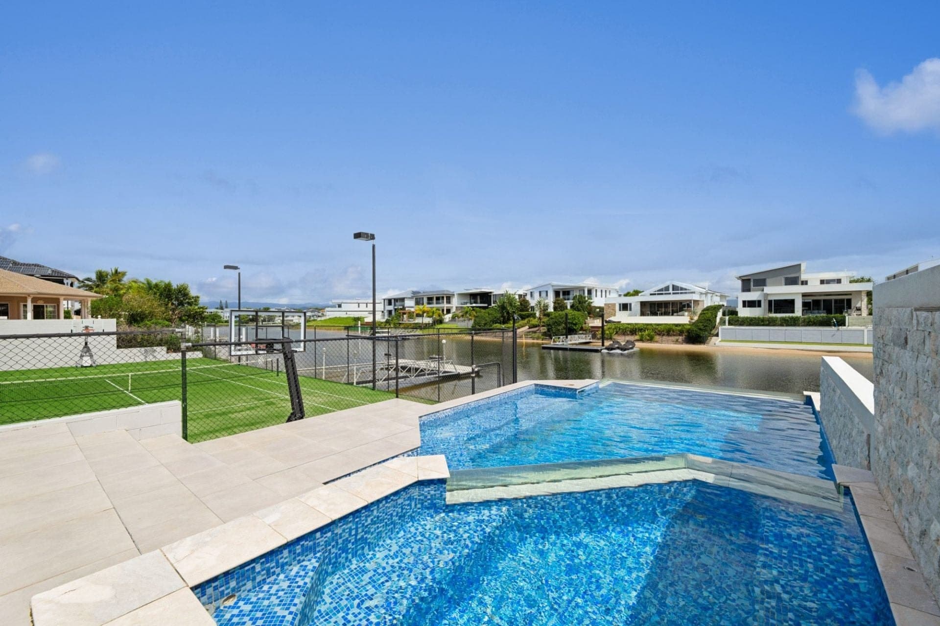 29-31 Cessnock Close, Mermaid Waters - Thumbnail 3