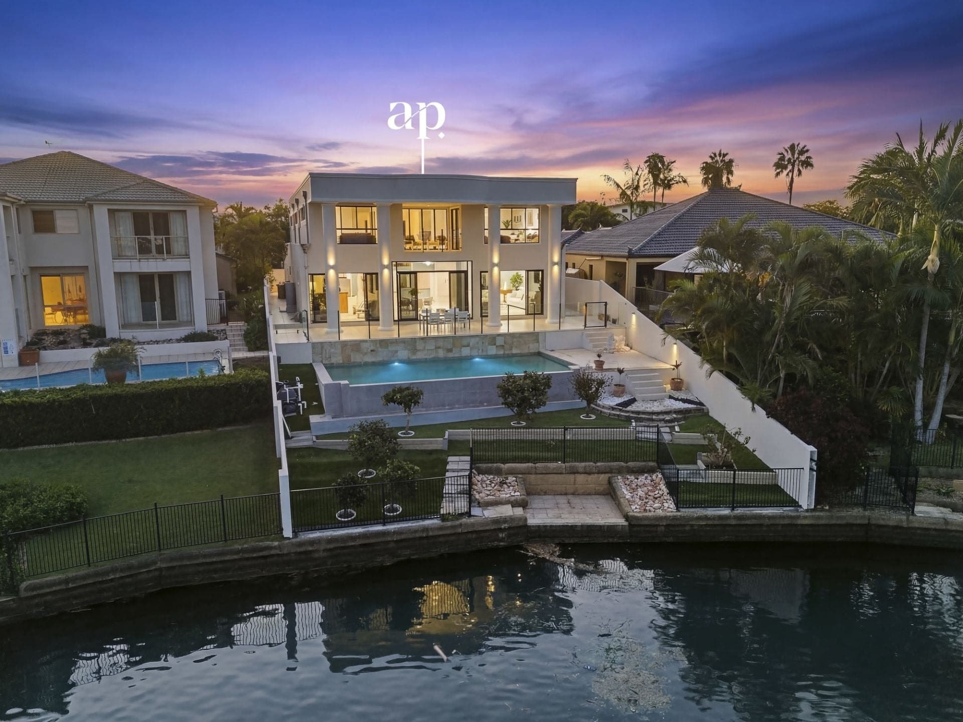 74 Sir Bruce Small Boulevard, Benowa Waters - Thumbnail 3