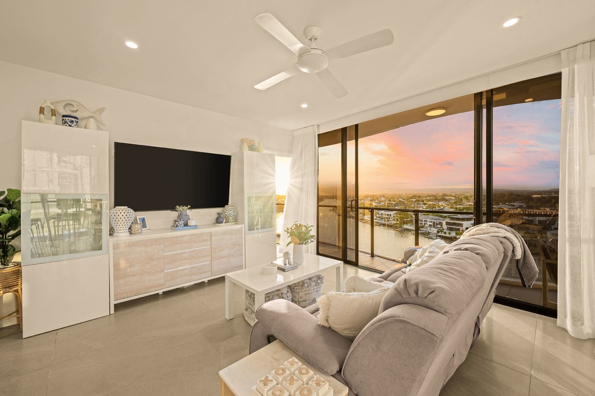 906/15-17 Cannes Avenue, Surfers Paradise - Thumbnail 6