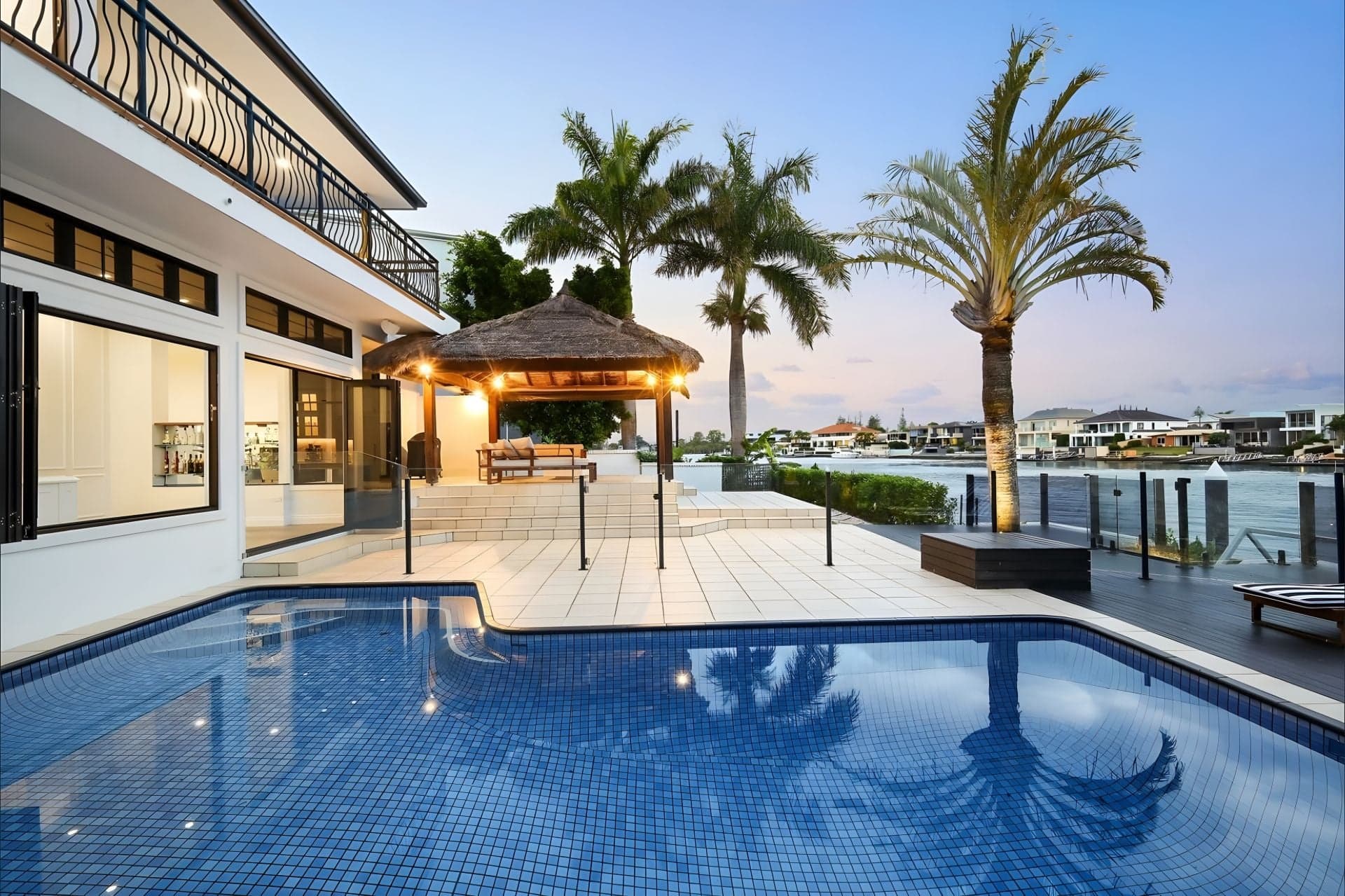 46A Sunset Boulevard, Surfers Paradise - Image 1