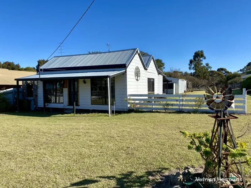 17 Russell Street, CASTERTON, VIC 3311, Casterton - Image 1