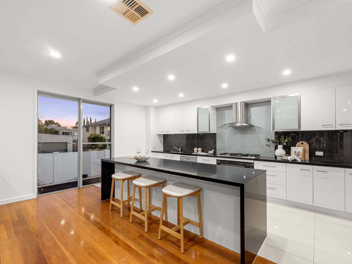 3 Palmer Place, Sinnamon Park QLD 4073, Sinnamon Park - Thumbnail 7