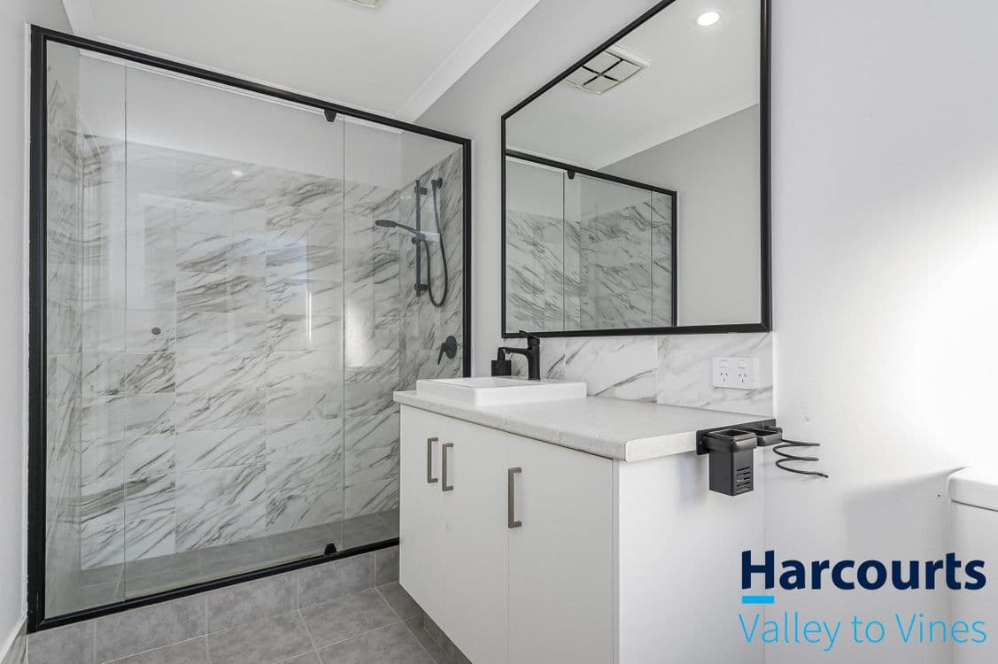 202 Banrock Drive, ELLENBROOK, WA 6069, Ellenbrook - Thumbnail 2