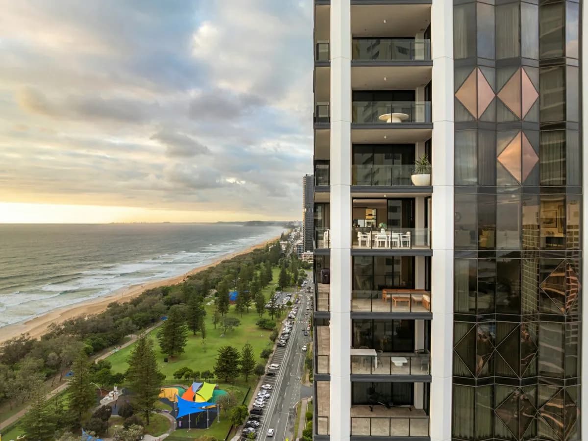 22/2 Charles Avenue, BROADBEACH, Broadbeach - Thumbnail 4