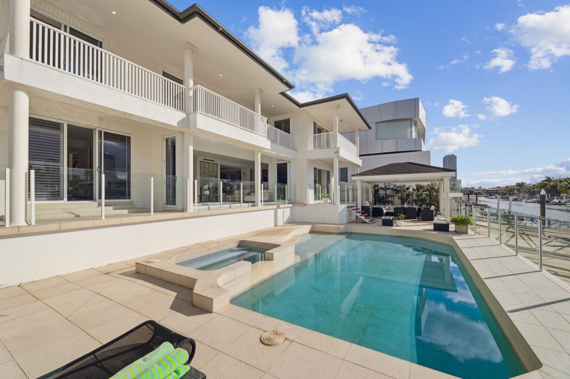 39 Norseman Court, Paradise Waters - Thumbnail 2