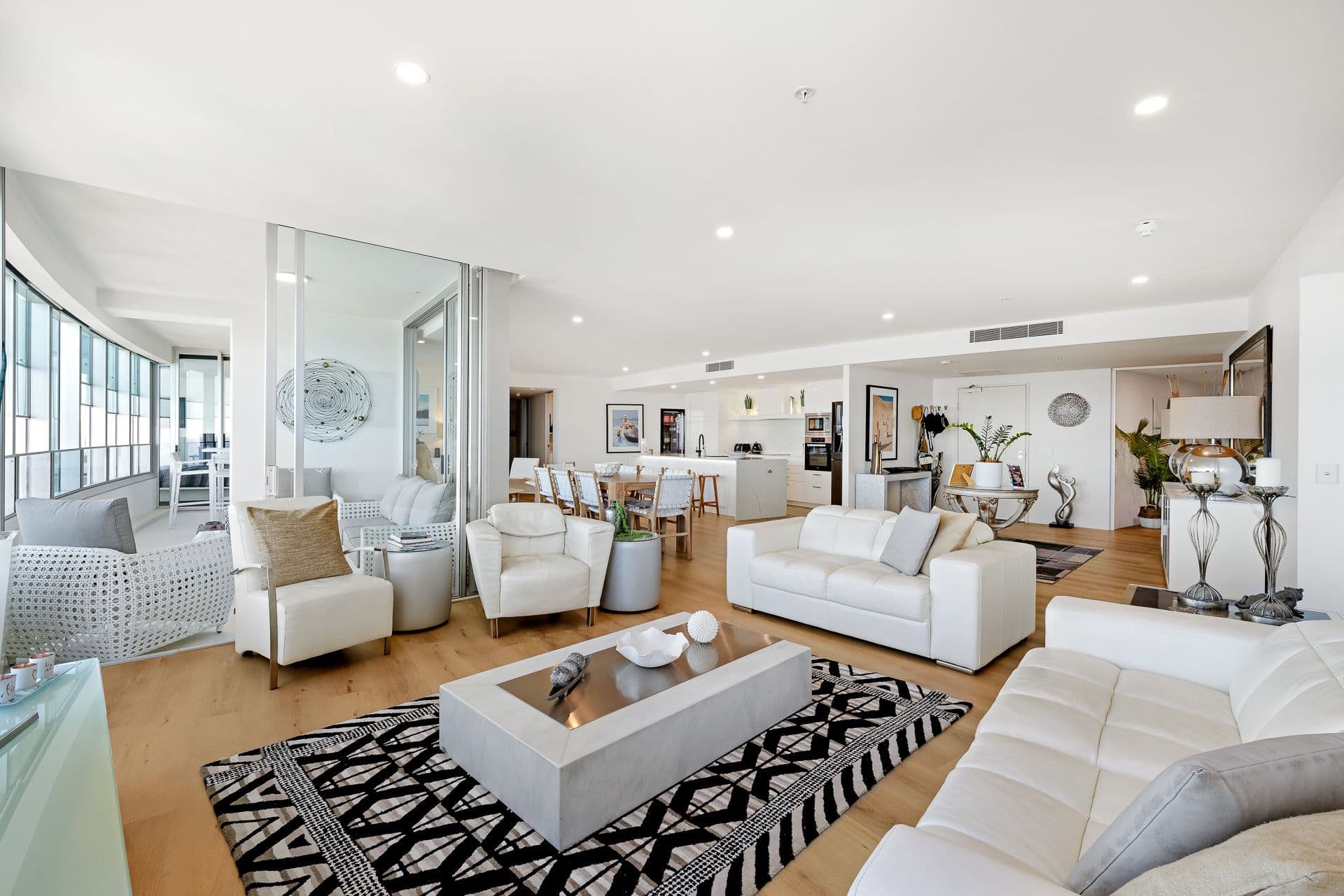 CONTACT LISA FOR PRICE INFO, Surfers Paradise - Thumbnail 7