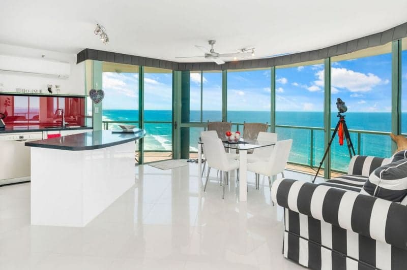 Offers Over $4,500,000, Main Beach - Thumbnail 5