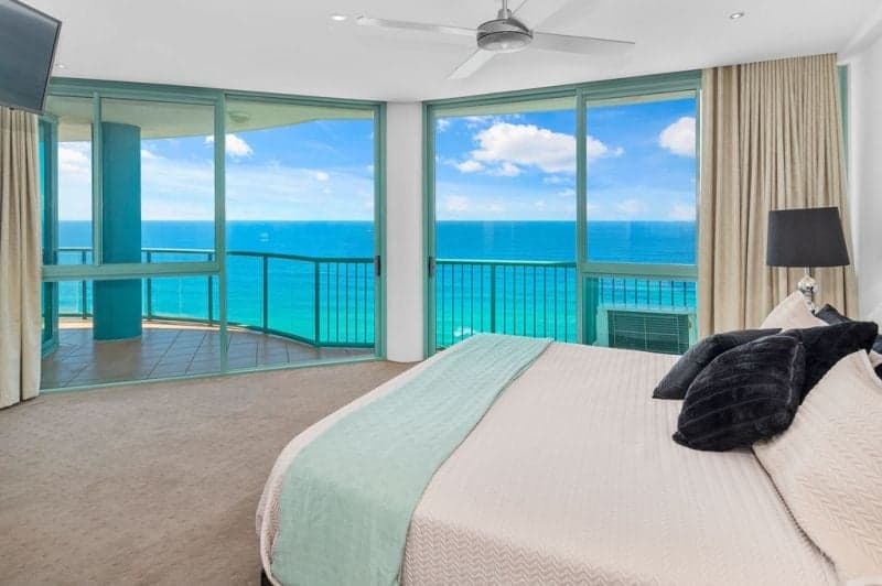 Offers Over $4,500,000, Main Beach - Thumbnail 8