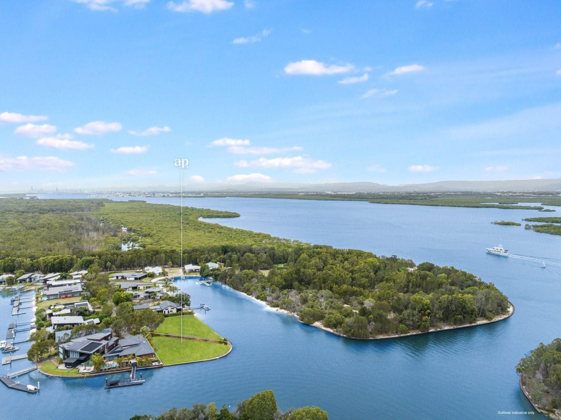 22 Casuarina Court, South Stradbroke - Thumbnail 2