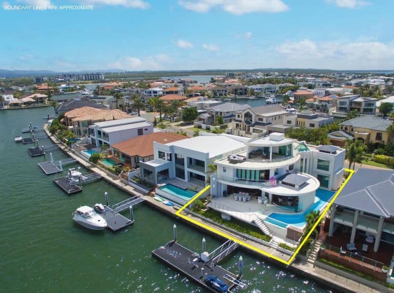 50 King Charles Drive, Sovereign Islands - Image 1