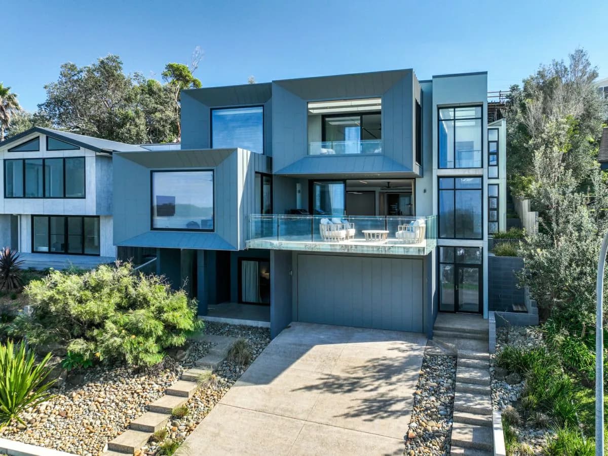 12 Beach Road, MOLLYMOOK BEACH, Mollymook Beach - Thumbnail 3